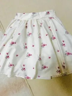 花柄フレアスカート ホワイト　白　キュロット　ボトム　膝丈　フリーサイズ