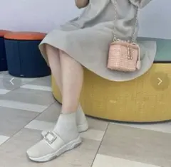 Mayu's shopさま【専用】プラスダイアナ　ビジューバックル スニーカー