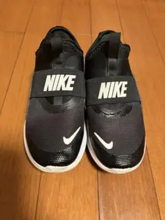 NIKE キッズ スニーカー ブラック スリッポン　19.5㎝　値下げのサムネイル