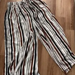 白 ワイドパンツ