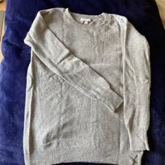 ユニクロ　グレーの長袖ニットセーター Lサイズ