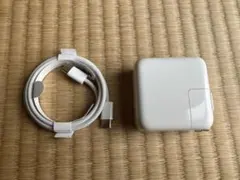 Apple 30W USB-C電源アダプタとケーブル
