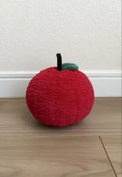大きなリンゴの編みぐるみ