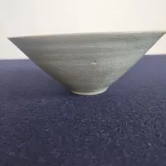 高麗 安 東五 作 雲鶴青磁 茶碗 無傷 箱無 保証。 - メルカリ