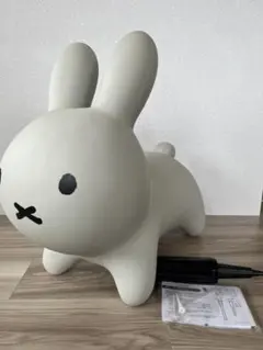 ブルーナボンボン うさぎグレー ポンプ付きのサムネイル