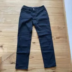 キッズ　140 黒　パンツ　スリム