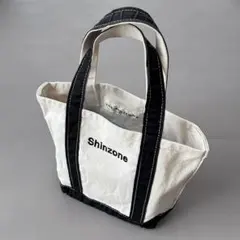 THE SHINZONE キャンバストートバッグ 生成り×ブラック 刺繍ロゴのサムネイル
