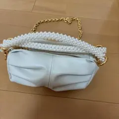 CHARLES & KEITH パールハンドル ショルダーバッグのサムネイル