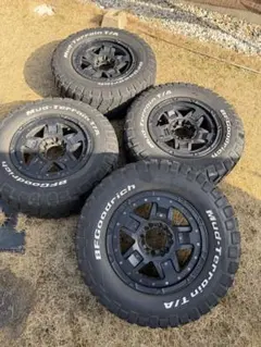 KMCロックスター3 BFGoodrich Mud-Terrain T/Aのサムネイル
