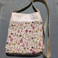 カラフルな猫柄のコットンポシェット