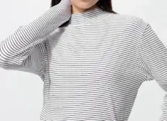 ユニクロ　リブハイネックストライプTシャツ　Mサイズ
