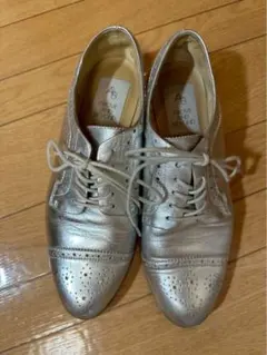 ABOVE AND BEYOND シルバー レースアップ 革靴