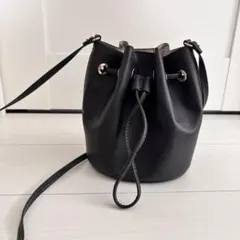 h&m 巾着トート　ブラック　トートバッグ　ショルダー　斜めがけ　巾着　ゴールド