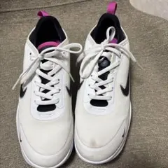 Nike ホワイト/ブラック/ピンク スニーカー