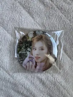 TWICE サナ　缶バッジ　better