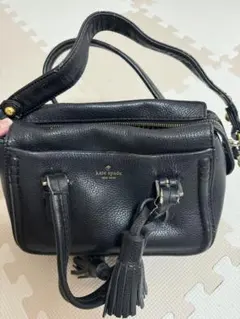 kate spade ブラック レザー バッグ タッセル付き