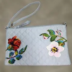 未使用❃Vera Bradley　キルティングポーチ 花柄刺繍　ストラップ付