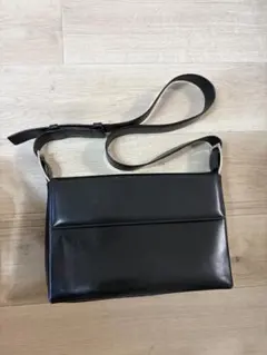 Ferragamo 黒 レザー ショルダーバッグ