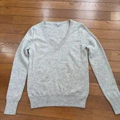 ユニクロカシミヤ100%Vネック ライトグレー長袖セーターs