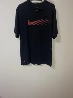 Nike ブラック Tシャツ ロゴ入り