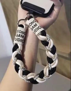 新品未使用 編み込み iPhone スマホストラップ ブラック ベージュ