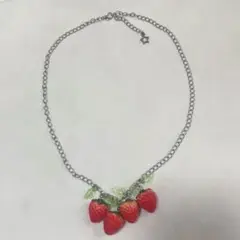 いちご じゃらじゃら ネックレス