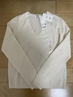 新品タグ付き　UNIQLO カシミヤ Vネックセーター Sサイズ