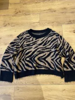 ゼブラ柄クルーネックセーター