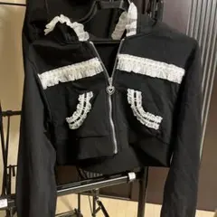 フリル付きブラックセットアップ