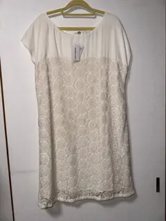 新品タグ付きQUEENS COURT 5サイズ　白フレンチスリーブワンピース