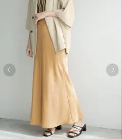 ローリーズファーム　シワサテンマーメイドスカート