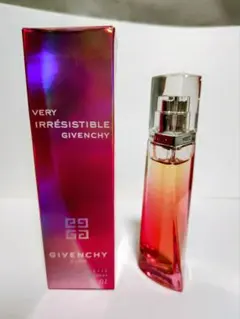【廃番】GIVENCHY ヴェリィ イレジスティブル ジバンシィ EDT30mlのサムネイル