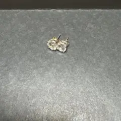 クリスタル透明スタッドピアス