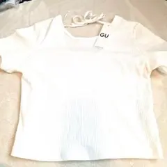 318。タグ付 GU ホワイトリブTシャツ 半袖