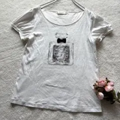 クチュールブローチ◇香水瓶　ビーズ　装飾　Tシャツ　半袖　ホワイト　フェミニンのサムネイル