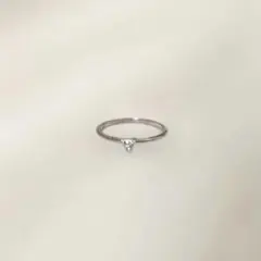 トライアングルビジューリング 小ぶり シルバー ピンキーリング きらきら 上品