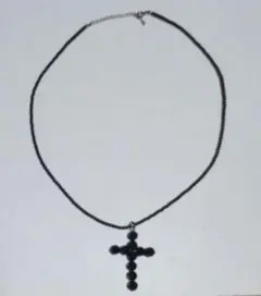 黒いビーズ の 十字架 ネックレス