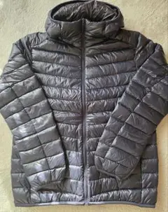 ユニクロ　ダウン90%フェザー10% フード付き　ウルトラライトダウン　Mサイズ