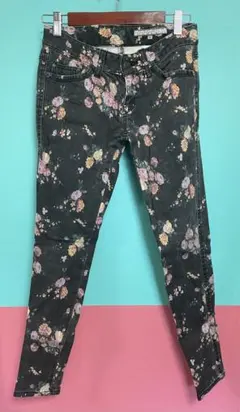 LOSICARIE(ロシカリエ) 花柄スキニージーンズのサムネイル