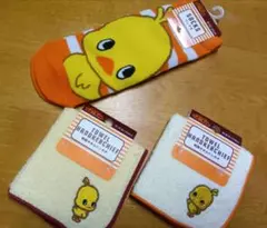 チキンラーメンファン必見！ひよこちゃん柄の靴下＆タオルハンカチセット①