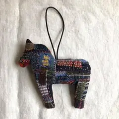刺し子馬型オーナメント(左向04) 古布リメイク　午年　ダーラナホース風