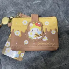 新品 サンリオ　ハローキティ ミツバチ　ポケット付きリールパスポーチ