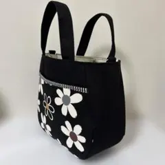 ハンドメイドバック　ころりんバック　北欧風　前ポケット　花柄ラウンド型　デニム黒