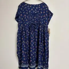 【新品、タグ付き】レトロ　花柄 半袖 青　膝丈　ワンピース　レディースのサムネイル