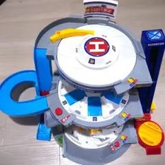 タカラトミー ぐるぐるシュート！！DXトミカパーキング 3階