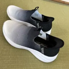 スケッチャーズ　スリップイン　スニーカー