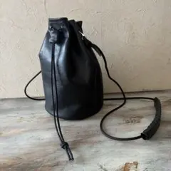 巾着 本革 ブラック ショルダーバッグ イタリアンレザー ヌメ革 オイルレザー
