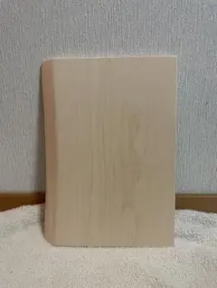 銀杏まな板 国産いちょう 片耳付き キャンプ　天然一枚板カッティングボードのサムネイル