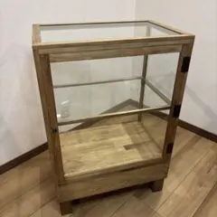 オールドメゾン 木製 ガラス 4段キャビネット - メルカリ