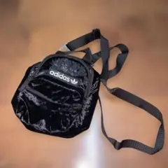 新品　adidas アディダス オリジナルスベロア ミニショルダーバッグ 黒